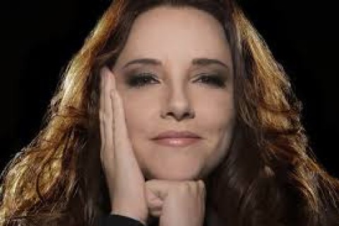 Sinais de fogo... Ana Carolina anuncia álbum de músicas inéditas e turnê com show de ‘25’ anos que estreia em julho. Fonte G1...